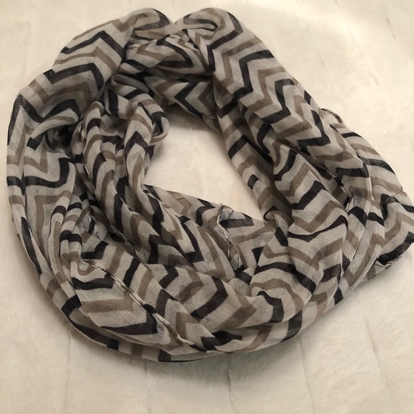 Accessories - Chevron infinity scarf